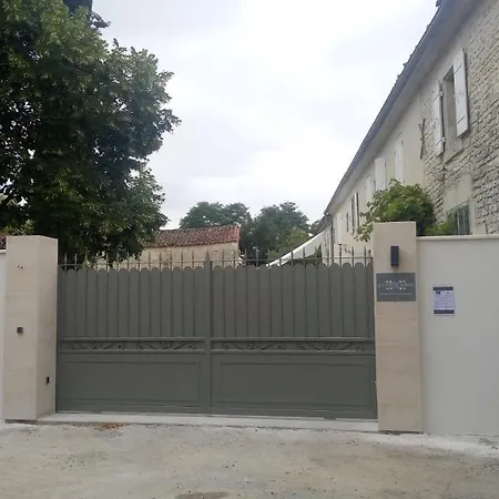 Le Clos De Boisse לינה וארוחת בוקר